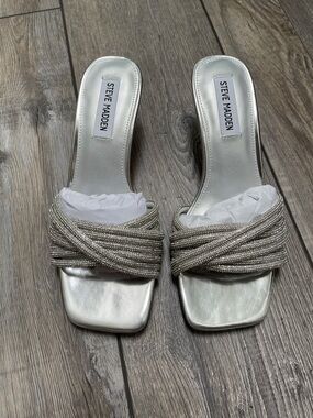 Women Steve Madden Silver Jewel Slonge Kitten Heels Slides Sandals 7.5 NWT Box